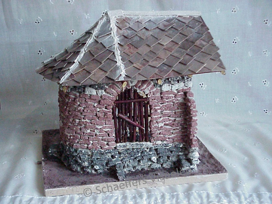 Stal-kapel, object van gips en papier.